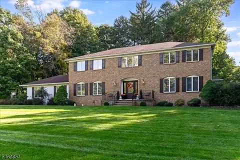 48 Brookside Dr, Sparta, NJ 07871