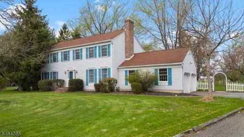 2 Rittenhouse Cir, Flemington, NJ 08822