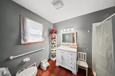 Bath - 953 W 5th St, Plainfield, NJ 07063 photo 3 of 4