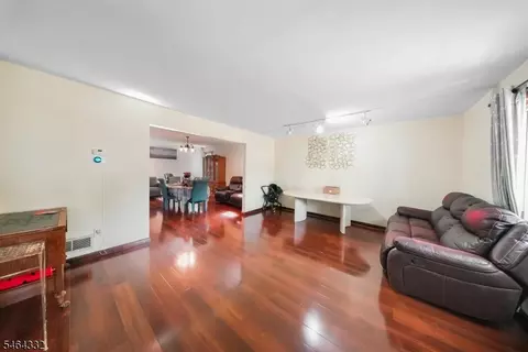 Entry Way - 953 W 5th St, Plainfield, NJ 07063 photo 2 of 5