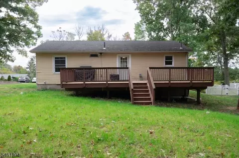 Exterior - 62 Summit Dr, Wantage, NJ 07461 photo 4 of 7