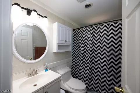 Bath - 62 Summit Dr, Wantage, NJ 07461 photo 1 of 1