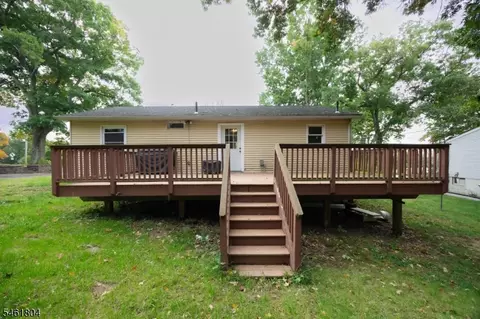 Exterior - 62 Summit Dr, Wantage, NJ 07461 photo 6 of 7