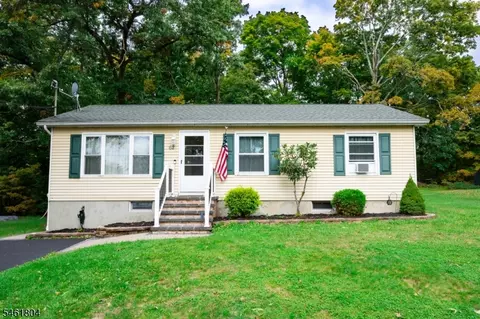 Exterior - 62 Summit Dr, Wantage, NJ 07461 photo 2 of 7