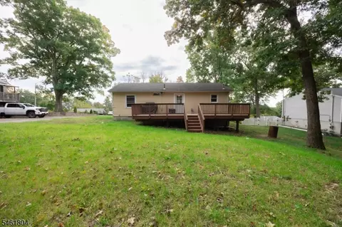Exterior - 62 Summit Dr, Wantage, NJ 07461 photo 5 of 7