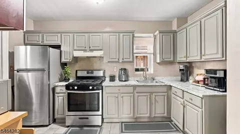 12 Church Pl, East Orange, NJ 07017