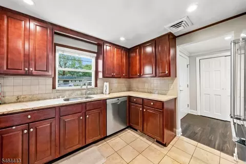Entry Way - 59 Eagle Dr, Emerson, NJ 07630 photo 5 of 8
