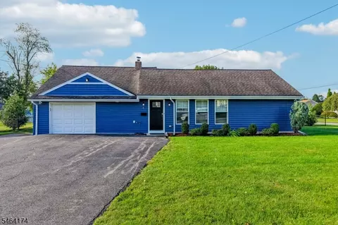 4 Stuart Ln, Wayne, NJ 07470
