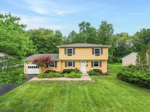 43 Chaucer Dr, Berkeley Heights, NJ 07922