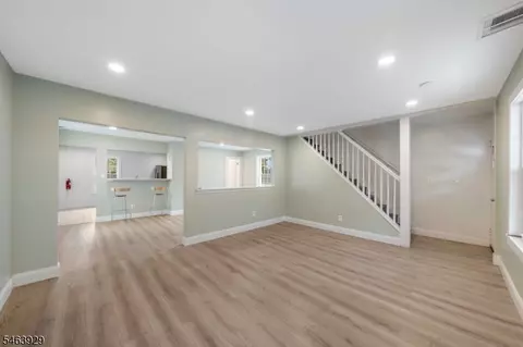 29 South St, Manville, NJ 08835