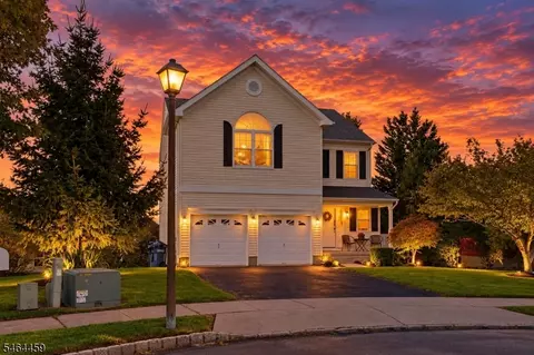 607 Patricia Cir, Stewartsville, NJ 08886