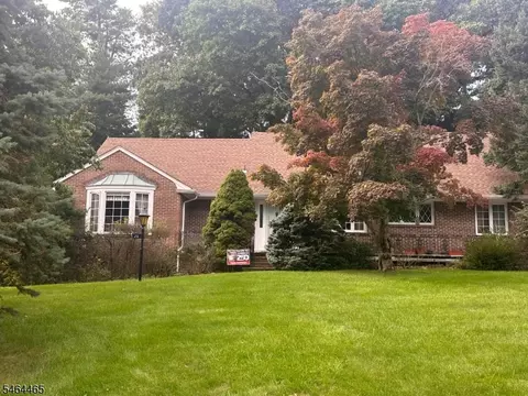 26 Faber Dr, Hawthorne, NJ 07506