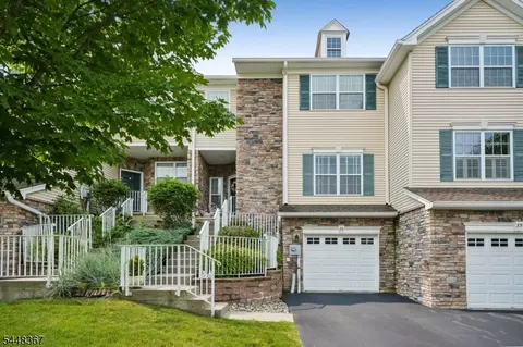 33 Canterbury Ct, Budd Lake, NJ 07828