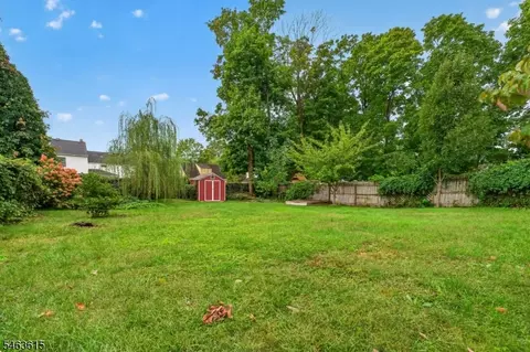Exterior - 587 Greenbrook Rd, North Plainfield, NJ 07063 photo 4 of 5