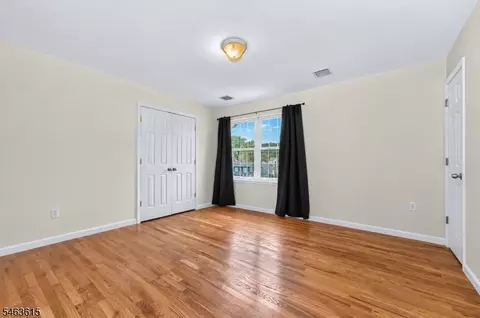 Bedroom - 587 Greenbrook Rd, North Plainfield, NJ 07063 photo 4 of 8
