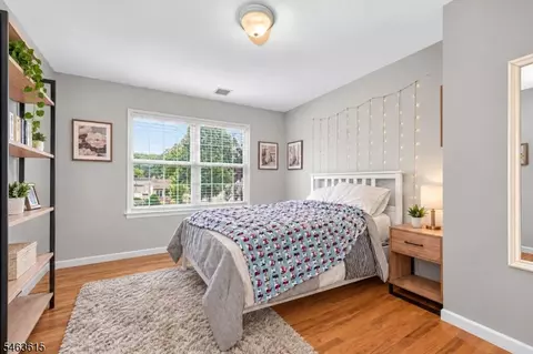 Bedroom - 587 Greenbrook Rd, North Plainfield, NJ 07063 photo 6 of 8