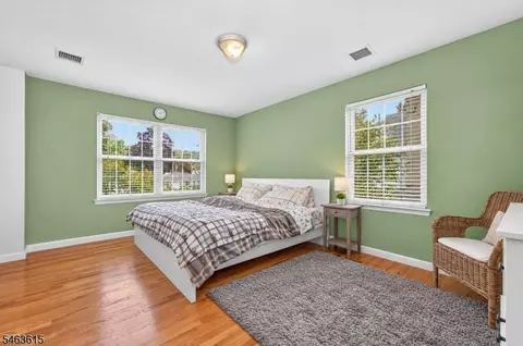 Bedroom - 587 Greenbrook Rd, North Plainfield, NJ 07063 photo 2 of 8