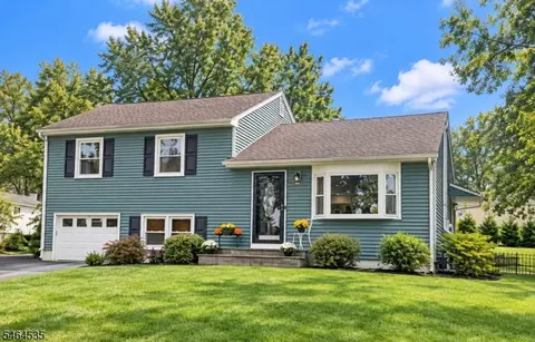 57 Lakeview Ave, Clinton, NJ 08809