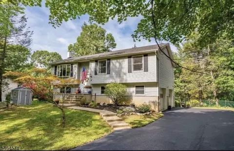 6 Upper Notch Rd, Sussex, NJ 07461