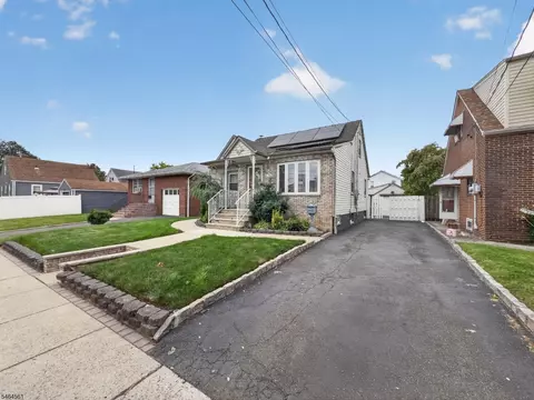 615 Lindegar St, Linden, NJ 07036
