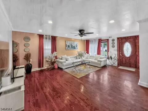 615 Lindegar St, Linden, NJ 07036