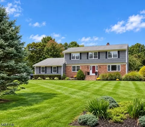 5 Fleming Ct, Long Valley, NJ 07853