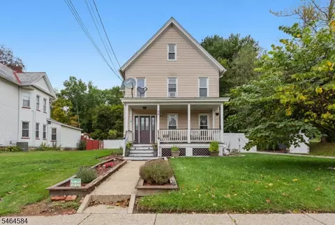 39 Clinton St, Newton, NJ 07860