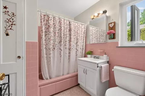 Bath - 80 Troy Dr # A, Springfield, NJ 07081 photo 1 of 1
