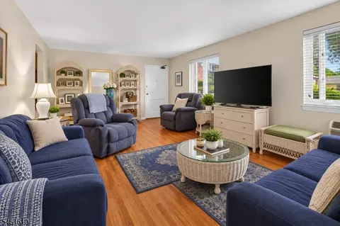 Living - 80 Troy Dr # A, Springfield, NJ 07081 photo 1 of 2