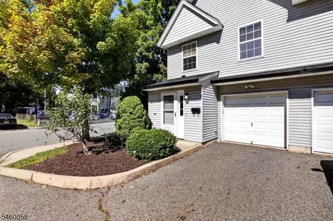 4 Star Lake Rd #E, Bloomingdale, NJ 07403