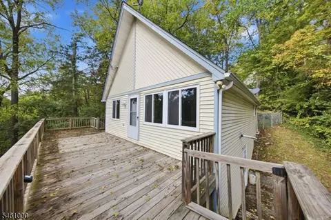 7 Winding Hill Rd, Vernon, NJ 07462