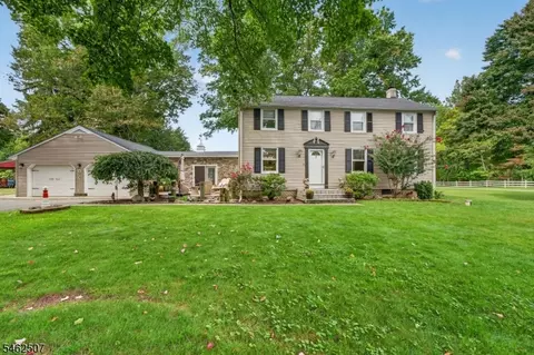 3 Galloping Hill Rd, Lebanon, NJ 08833