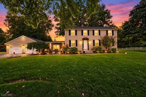 3 Galloping Hill Rd, Lebanon, NJ 08833