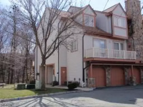 161 Woods Edge Dr #161, Succasunna, NJ 07876