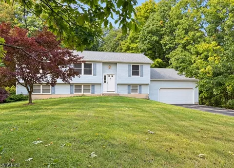 82 Winding Hill Dr, Sussex, NJ 07461