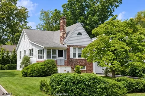 21 Preston Dr, Livingston, NJ 07039