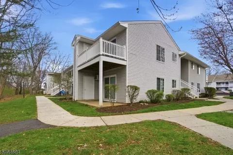 66 Mountain Ct #66, Bedminster, NJ 07921