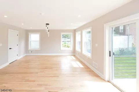 49 Center St, Clifton, NJ 07011