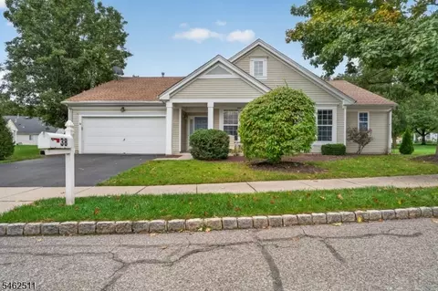 38 Victoria Dr, Belvidere, NJ 07823