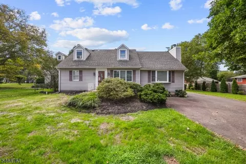 51 Diverty Rd, Pennington, NJ 08534
