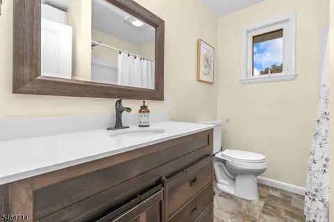 Bath - 70 Mackenzie Rd, Hampton, NJ 08827 photo 3 of 3
