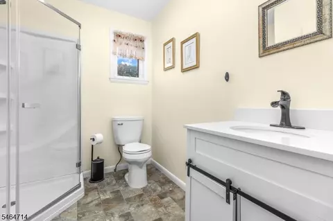 Bath - 70 Mackenzie Rd, Hampton, NJ 08827 photo 2 of 3