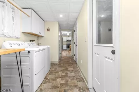 Entry Way - 70 Mackenzie Rd, Hampton, NJ 08827 photo 5 of 6