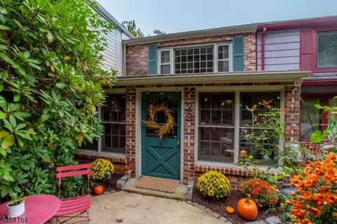 28 Brunswick Ave, Lambertville, NJ 08530