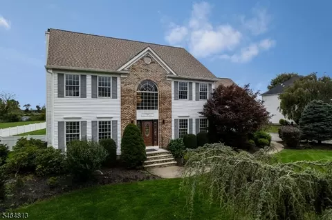 17 Woodcrest Ave, Budd Lake, NJ 07828