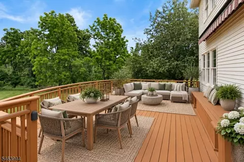 18 Montfort Dr, Belle Mead, NJ 08502