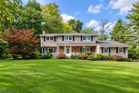 6 White Oak Ln, Montville, NJ 07045