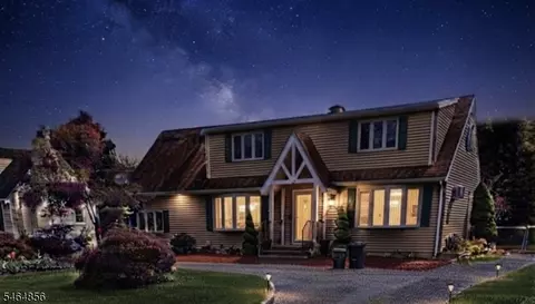 27 River Rd, Stanhope, NJ 07874