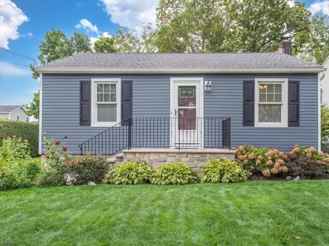 109 Chesapeake Ave, Lake Hiawatha, NJ 07034