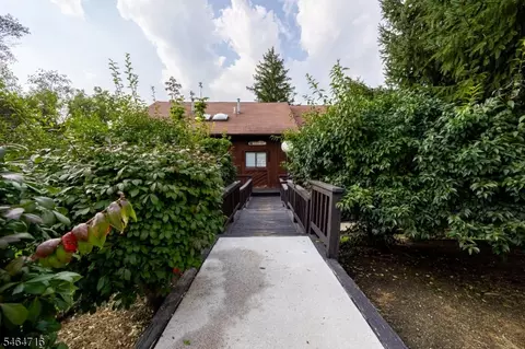 7 Sugar Loaf Ct #5, Vernon, NJ 07462